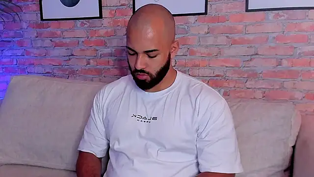 Snapshot of Chris_Varden chatting on 04/11/26, 02:43 Chris Varden online show from 04/11/26, 02:43