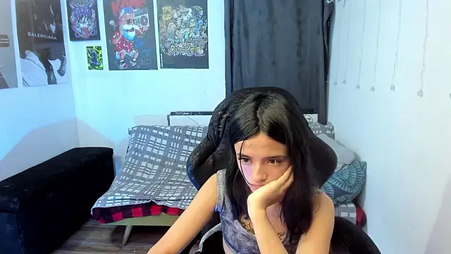 Snapshot of Candy__Girll18 chatting on 02/21/26, 11:28 Candy Girll18 online show from 02/21/26, 11:28