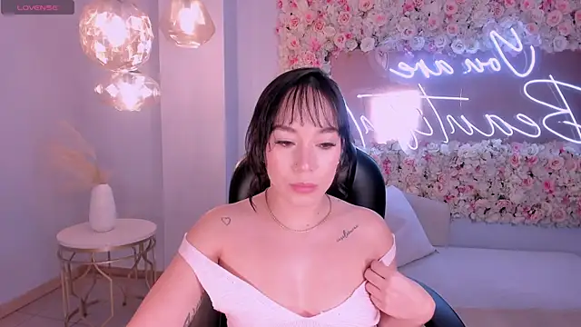 Snapshot of ZaraKafruni chatting on 02/16/26, 12:40 ZaraKafruni online show from 02/16/26, 12:40