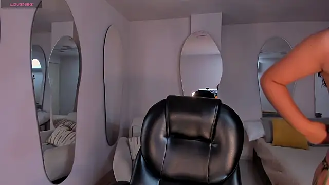 Snapshot of SophieLanne chatting on 03/08/26, 03:43 SophieLanne online show from 03/08/26, 03:43