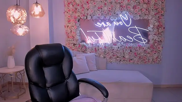 Snapshot of SophieLanne chatting on 03/31/26, 04:02 SophieLanne online show from 03/31/26, 04:02