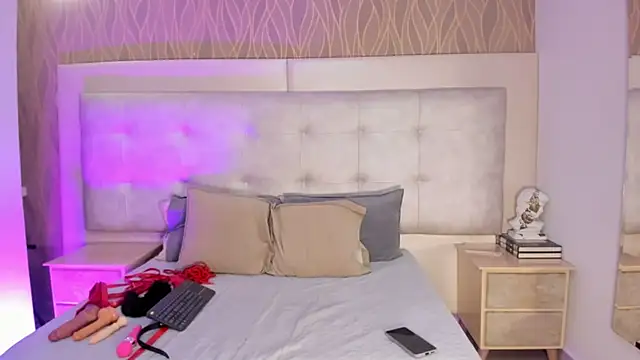 NalaRoux online show from 01/07/26, 03:53