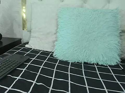 noa-camila online show from 11/28/25, 12:30