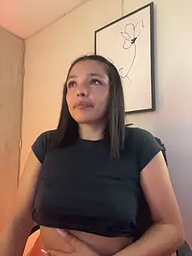 Snapshot of LaraDanverss chatting on 04/14/26, 08:37 LaraDanverss online show from 04/14/26, 08:37