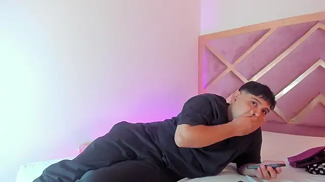 Snapshot of myke_and_mia chatting on 12/03/25, 02:15 myke and mia online show from 12/03/25, 02:15