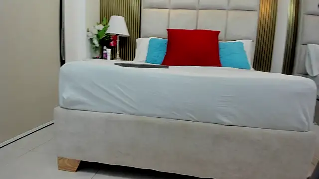 Snapshot of Katia_Young chatting on 11/16/25, 09:09 Katia Young online show from 11/16/25, 09:09