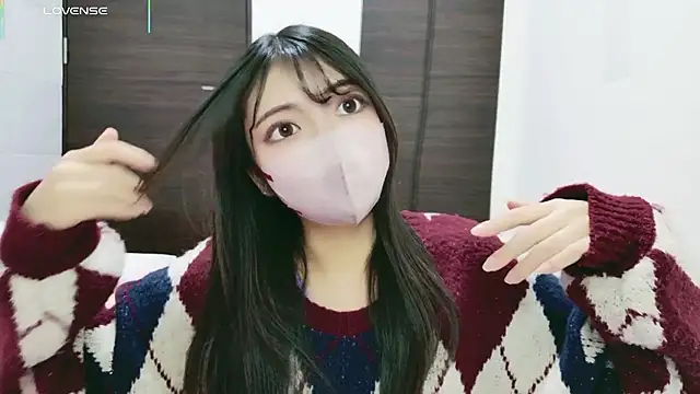 Snapshot of --Sui-- chatting on 11/18/25, 12:42 --Sui-- online show from 11/18/25, 12:42