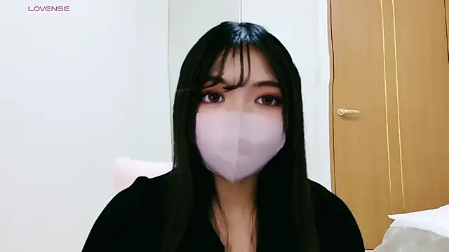 Snapshot of --Sui-- chatting on 11/19/25, 12:27 --Sui-- online show from 11/19/25, 12:27