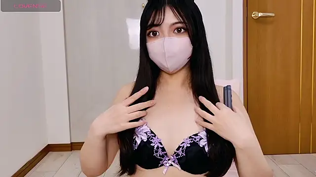 Snapshot of --Sui-- chatting on 12/19/25, 12:45 --Sui-- online show from 12/19/25, 12:45