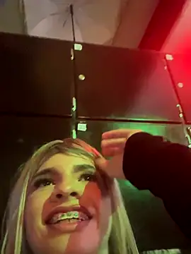 Snapshot of ValerySalasar chatting on 11/16/25, 05:46 ValerySalasar online show from 11/16/25, 05:46