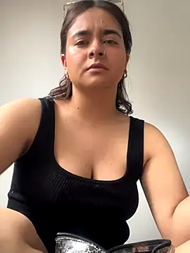 Snapshot of HANNAHBAKER00 chatting on 11/15/25, 08:16 HANNAHBAKER00 online show from 11/15/25, 08:16