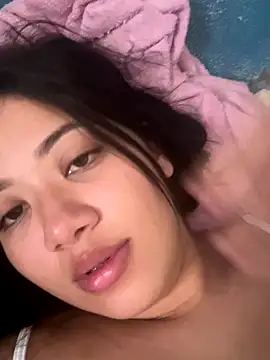 Larissa xxe online show from 11/30/25, 01:15