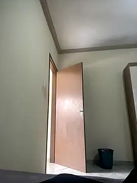 Larissa xxe online show from 12/16/25, 01:49