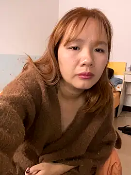 Snapshot of yiyi0316 chatting on 11/28/25, 05:32 yiyi0316 online show from 11/28/25, 05:32