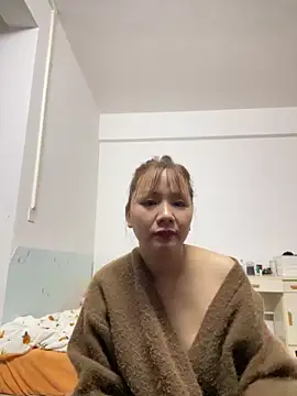 Snapshot of yiyi0316 chatting on 12/04/25, 02:26 yiyi0316 online show from 12/04/25, 02:26