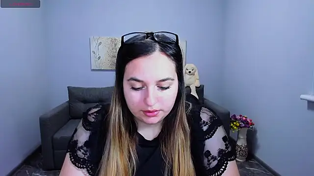 Snapshot of Maria_Bond chatting on 11/28/25, 06:49 Maria Bond online show from 11/28/25, 06:49