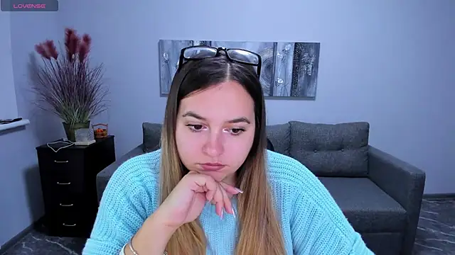 Snapshot of Maria_Bond chatting on 12/01/25, 06:40 Maria Bond online show from 12/01/25, 06:40