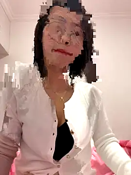 Snapshot of xiaoling2358 chatting on 11/24/25, 01:44 xiaoling2358 online show from 11/24/25, 01:44