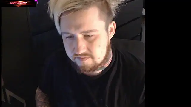 Snapshot of ThatAltGuy chatting on 11/17/25, 12:00 ThatAltGuy online show from 11/17/25, 12:00