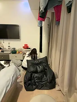 XX125216 online show from 12/04/25, 01:31