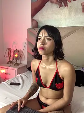 Snapshot of LiilithStonne chatting on 01/19/26, 01:04 LiilithStonne online show from 01/19/26, 01:04