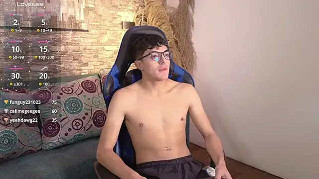 Snapshot of sayronvg chatting on 11/15/25, 04:58 sayronvg online show from 11/15/25, 04:58