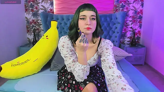 MargaretWayne online show from 11/19/25, 12:27