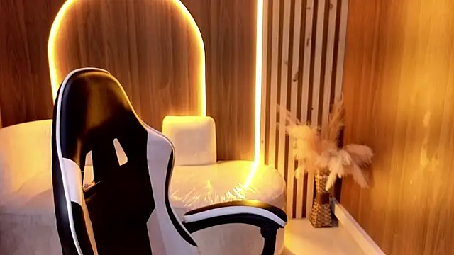 Peige Tx online show from 12/15/25, 01:04