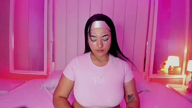 Snapshot of Kendall_curves chatting on 04/10/26, 12:05 Kendall curves online show from 04/10/26, 12:05