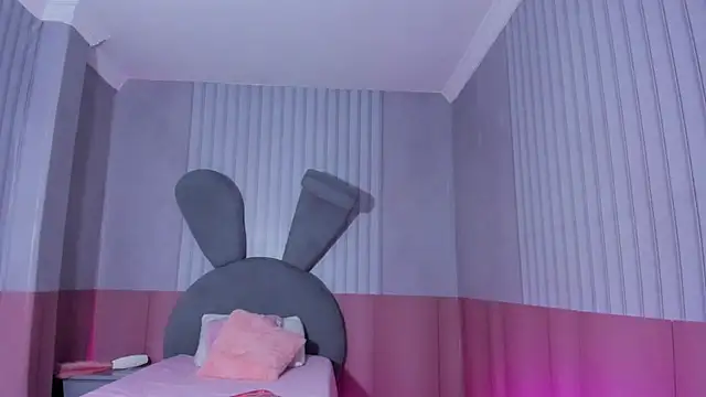 Snapshot of Kendall_curves chatting on 04/12/26, 02:27 Kendall curves online show from 04/12/26, 02:27