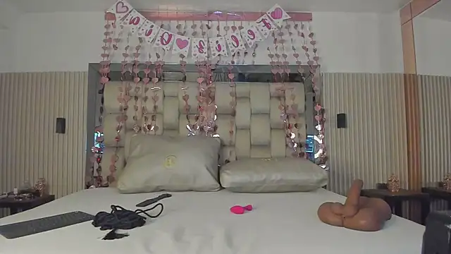 Snapshot of noah_pariss chatting on 02/12/26, 11:38 noah pariss online show from 02/12/26, 11:38