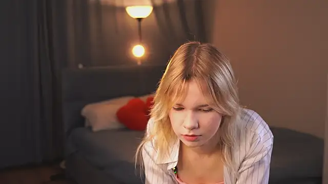 PhillisEsplin online show from 11/28/25, 07:38