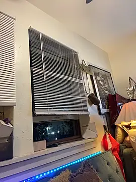 Motherbigbus online show from 12/22/25, 07:38