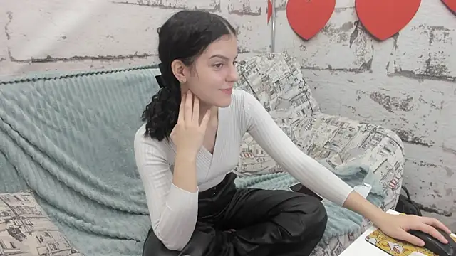 Snapshot of Lovely_Audrey chatting on 11/16/25, 02:06 Lovely Audrey online show from 11/16/25, 02:06