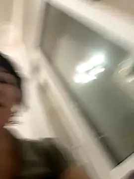 Snapshot of LittleBead522 chatting on 11/16/25, 03:39 LittleBead522 online show from 11/16/25, 03:39