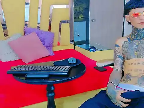 Snapshot of IsabelaANDjordan chatting on 11/19/25, 07:47 IsabelaANDjordan online show from 11/19/25, 07:47