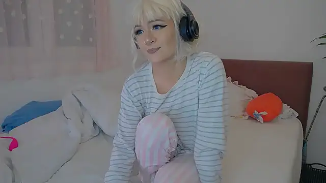 MiniMuse online show from 12/04/25, 01:09