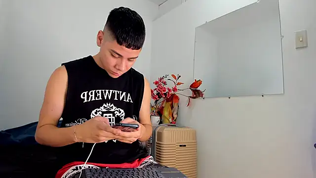 Lucastorrez01 online show from 12/20/25, 09:44