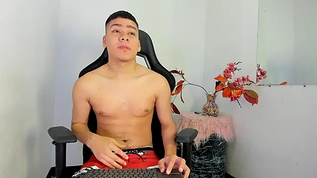 Lucastorrez01 online show from 01/15/26, 03:11