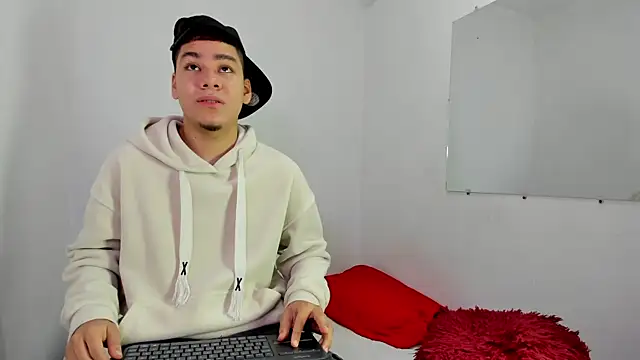 Snapshot of Lucastorrez01 chatting on 02/16/26, 06:20 Lucastorrez01 online show from 02/16/26, 06:20