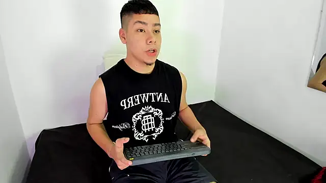 Snapshot of Lucastorrez01 chatting on 03/17/26, 12:26 Lucastorrez01 online show from 03/17/26, 12:26