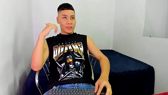 Lucastorrez01 online show from 05/10/26, 03:44