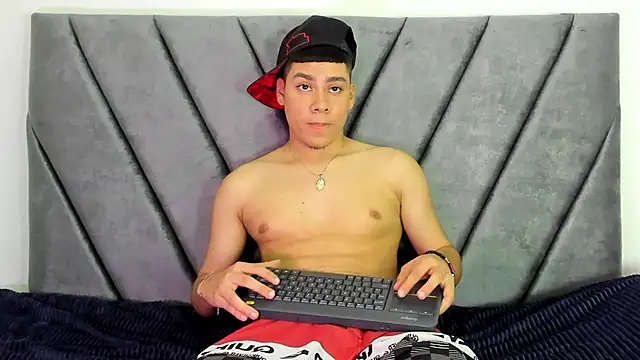 Lucastorrez01 online show from 07/08/26, 11:53