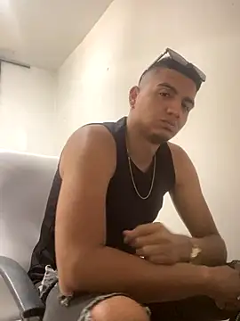 Snapshot of lester_rose chatting on 11/19/25, 04:51 lester rose online show from 11/19/25, 04:51