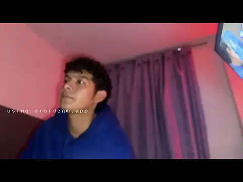 Snapshot of Youngcople18 chatting on 11/17/25, 11:32 Youngcople18 online show from 11/17/25, 11:32