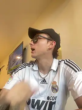 Boyfriend-Hot online show from 12/04/25, 01:09