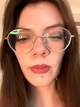 Snapshot of Enigma2007 chatting on 11/16/25, 10:10 Enigma2007 online show from 11/16/25, 10:10