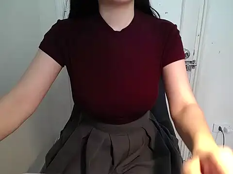 Snapshot of __Aria-- chatting on 11/17/25, 02:28 Aria-- online show from 11/17/25, 02:28