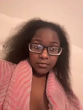 Snapshot of kaywest chatting on 04/23/26, 12:01 kaywest online show from 04/23/26, 12:01