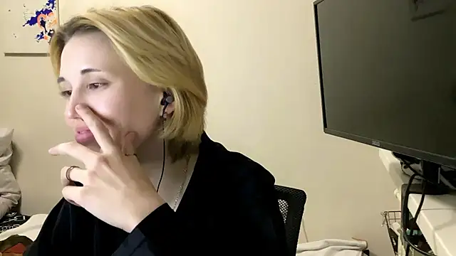 Snapshot of zxctoxic chatting on 11/17/25, 04:46 zxctoxic online show from 11/17/25, 04:46